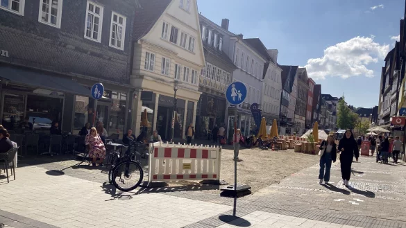 Ab dem Marktplatz k&ouml;nnen Passanten die Lange Stra&szlig;e wieder ein st&uuml;ckweit passieren. - &copy; Elena-F&eacute; Janzen