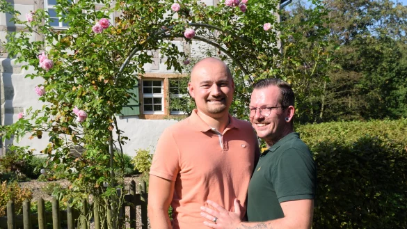 Jan R&ouml;belt (l.) und Philip Maas sind seit drei Jahren ein Paar. Nun werden sie heiraten. - &copy; Mareike Patock