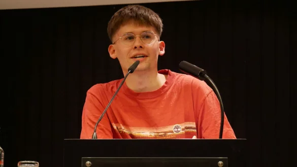 Unter Nazis. Jung, ostdeutsch, gegen Rechts. Jakob Springfeld liest aus seinem Buch im Gemeindesaal St. Nicolai. - &copy; Thomas Kr&uuml;gler