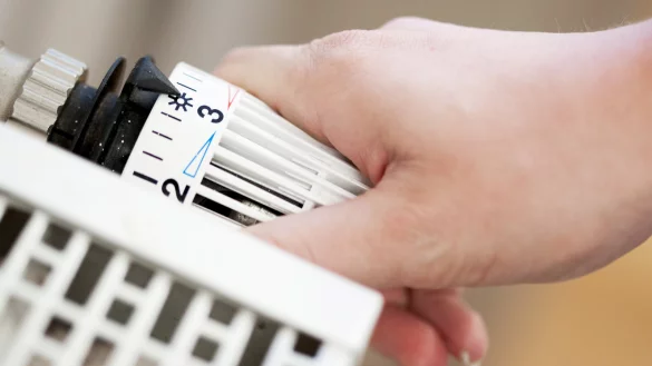 Ein kommunaler W&auml;rmeleitplan soll zeigen, wie es um den aktuellen Zustand der W&auml;rmeversorgung in Augustdorf bestellt ist. F&uuml;r die Aufstellung wird die Gemeinde nun ein externes Planungsb&uuml;ro beauftragen. - &copy; Symbolbild: Christin Klose/dpa