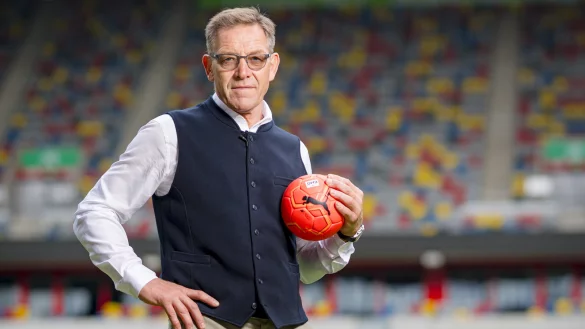 Bundestrainer Alfred Gislason in der D&uuml;sseldorfer Arena, in der im Januar vor 50.000 Zuschauern das Auftaktspiel zur Euro 2024 stattfindet. - &copy; Sascha Klahn/saschaklahn.com