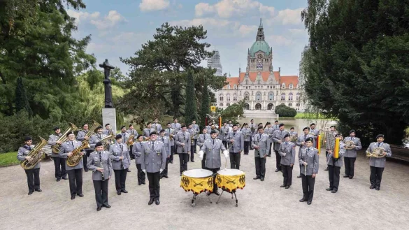 Zum Benefizkonzert l&auml;dt das Heeresmusikkorps Hannover in die Konzerthalle Bad Salzuflen ein. - &copy; Bildrechte: Heeresmusikkorps Hannover