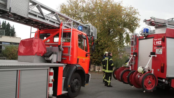 Die Extertaler Feuerwehr bei einem Einsatz. Die Löschzüge Almena und Laßbruch bekommen künftig ein gemeinsames Gerätehaus. - © Archivfoto: Sylvia Frevert
