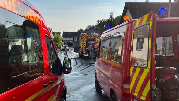 Feuerwehr Bad Salzuflen bei Aufr&auml;umarbeiten nach Unwetter. Foto: Feuerwehr Bad Salzuflen - &copy; Feuerwehr Bad Salzuflen