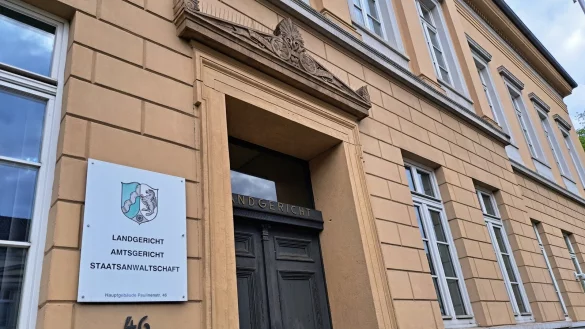 Ein 38-J&auml;hriger soll den Sohn seiner Ex-Freundin sexuell missbraucht haben. Er musste sich nun vor dem Landgericht Detmold verantworten. - &copy; Carolin Brokmann-F&ouml;rster