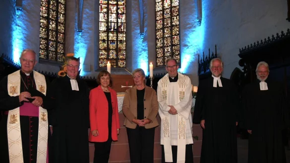 &Ouml;kumenischer Gottesdienst mit v.l. Weihbischof Matthias K&ouml;nig, Landessuperintendent Dietmar Arends, Pr&auml;ses der Evangelischen Kirche von Westfalen und Vorsitzende des Rates der Evangelischen Kirche in Deutschland (EKD) Annette Kurschus, Friederike Miketic, Dechant Norbert Nacke, Pfarrer Frank Erichsmeier und Pfarrer Dietmar Leweke. - &copy; Lippische Landeskirche