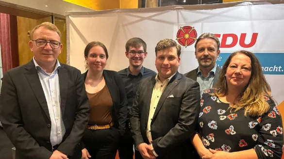 Alte und neue Gesichter im Vorstand des CDU-Stadtverbandes: (von links) Andr&eacute; Schr&ouml;der, Anna G&ouml;rder, Tim Alexander, Vorsitzender Jan Gentemann, Sebastian Hokamp und Sabine Mirbach. - &copy; CDU Bad Salzuflen