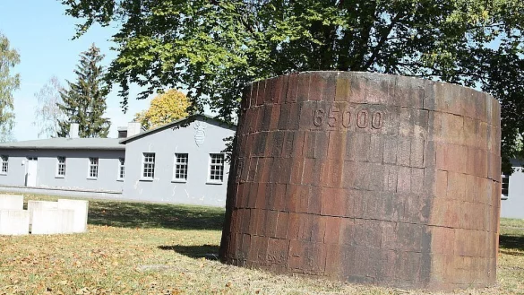 Die Gedenkst&auml;tte Stalag 326 in Schlo&szlig; Holte-Stukenbrock wurde &uuml;ber Jahre von zahlreichen Akteuren geplant. Gelder m&uuml;ssten zeitnah beantragt werden. - &copy; Sigurd Gringel