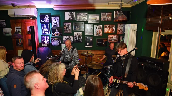 Im Fr&uuml;hjahr stand bei der Veranstaltung "Lemgo-Live" die Band "Mind Slide" auf der B&uuml;hne der "Weiten Welt". - &copy; Nicole Ellerbrake