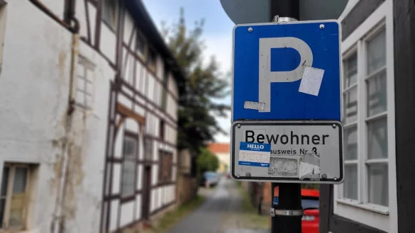Parkausweise f&uuml;r Anwohner werden in Lemgo deutlich teurer. Wieviel mehr die B&uuml;rger im kommenden Jahr zahlen m&uuml;ssen, dar&uuml;ber wird noch beraten. - &copy; Katrin Kantelberg