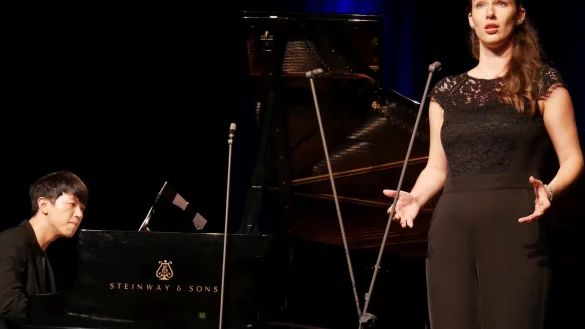 Gro&szlig;e Stimme voller Glanz. Mezzosopranistin Dorothee Bienert und Pianist Sungwon Lee interpretieren Schubertlieder auf h&ouml;chstem Niveau. - &copy; Thomas Kr&uuml;gler