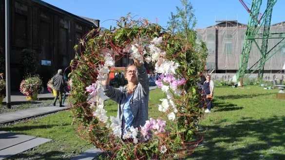 Es ist Tradition, dass bei den Landesgartenschauen in NRW jeweils der beste Nachwuchsflorist oder die beste Nachwuchsfloristin ermittelt wird. Der letzte Wettbewerb fand 2020 in Kamp-Lintfort statt. - © Fördergesellschaft des Landesverbandes NRW im Fachverband Deutscher Floristen
