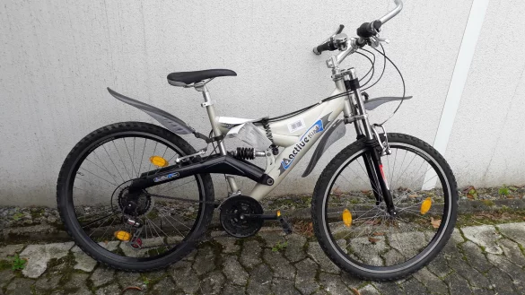 Die Polizei sucht den Eigent&uuml;mer dieses Fahrrades. - &copy; Polizei Lippe