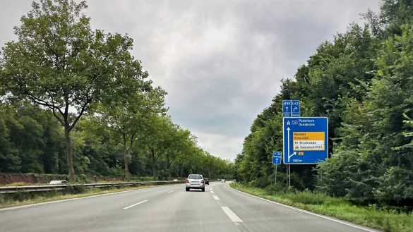 Die dritte Spur auf dem OWD stadtausw&auml;rts (Abbiegespur zum S&uuml;dring), die kurz hinter der Graphia-Br&uuml;cke beginnt, soll wieder zum Standstreifen verwandelt werden. - &copy; Susanne Lahr