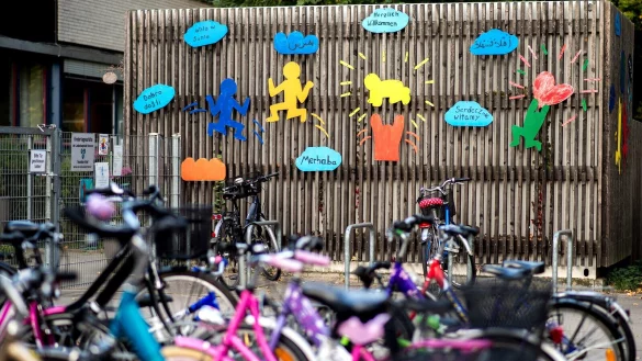 Eltern sehen wegen der Pandemie h&auml;ufiger verhaltensauff&auml;llige Kinder in den Schulen. - &copy; picture alliance/dpa | Hauke-Christian Dittrich