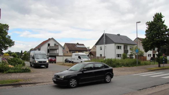Von der Hauptstra&szlig;e aus, geht es in den Kixweg. In dem Wohngebiet gilt Tempo 30. Der Ortsausschuss h&auml;tte lieber Schrittgeschwindigkeit. - &copy; Archivfoto: Nadine Uphoff