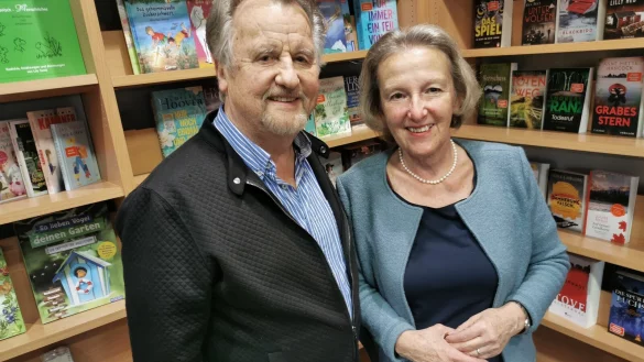 Blicken zur&uuml;ck auf ein erf&uuml;lltes Gesch&auml;ftsleben und bedanken sich bei ihren Kunden f&uuml;r langj&auml;hrige Treue: Maria und Heiner Noth vom Papierladen Noth. - &copy; Sylvia Frevert