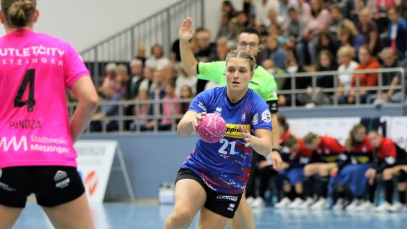 Spielmacherin Nele Franz geht auch in der kommenden Saison für die HSG Blomberg-Lippe auf Torejagd. - © Oliver König