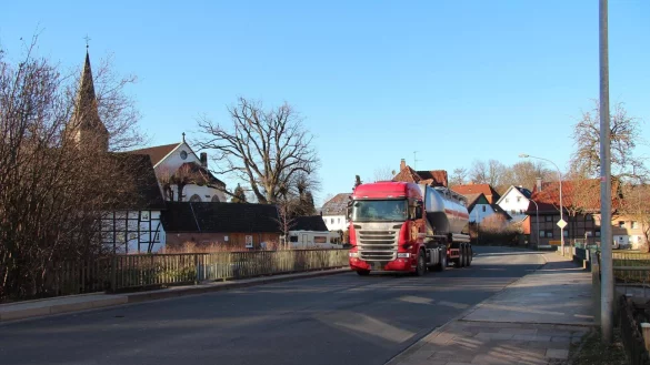 Die Brücke über die Bega in Bega soll schon bald neu gebaut werden. - © Archivfoto: Nadine Uphoff