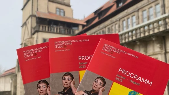 Das neue Programmheft des Weserrenaissance-Museums ist gef&uuml;llt mit Ausstellungen und Veranstaltungen - ob Konzert, Lesung, Kabarett oder Wissenschaftsshow. - &copy; Weserrenaissance-Museum Schloss Brake/Herrmann