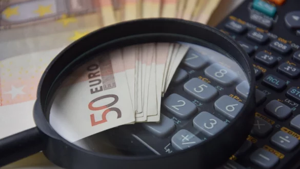 Am 15. Dezember wurde der Extertaler Haushalt verabschiedet. Reden hielten die Fraktionen aber bis auf die FDP nicht, sondern lie&szlig;en sie nachtr&auml;glich ins Netz stellen. Hauptthema sind die finanziellen Belastungen f&uuml;r die Gemeinde. - &copy; Symbolbild: Pixabay