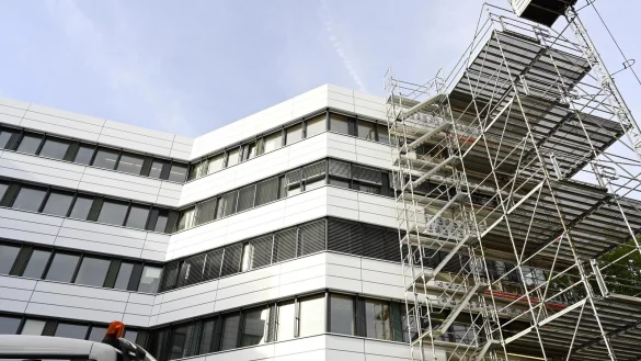 Wird dieses Jahr fertig: Die Kreishaus-Fassade wurde auf links gekrempelt und kommt nun in einer Verbindung aus " ökologischen, nachhaltigen und funktionalen Komponenten" daher. - © ANDREAS KRUKEMEYER