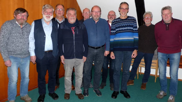 Der Vorstand des B&uuml;rgerbusvereins Kalletal: Uwe Zimmermann, Volker Aust, Hans-Peter Ziegler, Manfred Gr&auml;bner, G&uuml;nter Finke, Axel B&uuml;nger, Bernd Jung, Reinhold Rieger, Manfred Siemon, Manfred Gruber (von links). - &copy; Rudi Rudolph