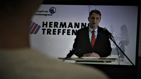AfD-Rechtsau&szlig;en Bj&ouml;rn H&ouml;cke war schon mehrfach Gast in OWL. Im Internet findet sich ein Video seiner Rede, die er 2018 beim "Alternativen Kulturkongress" aus dem Raum Paderborn hielt. - &copy; Lukas Brekenkamp