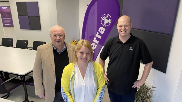 Die Geschwister Sven (35) und Svenja Wortmann (36) neben ihrem Vater, dem Firmengr&uuml;nder Siegbert Wortmann (67). - &copy; mika