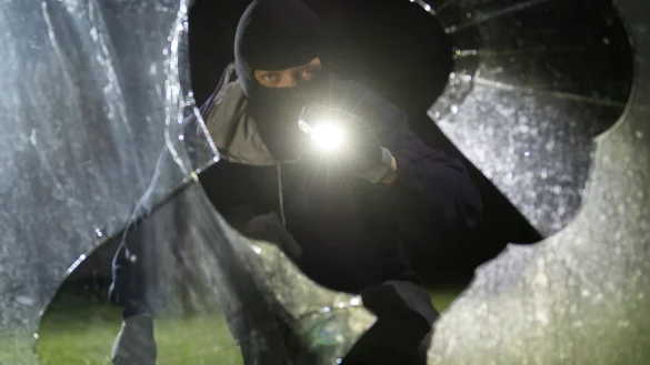 Nach jahrelangem R&uuml;ckgang bei den Wohnungseinbr&uuml;chen zeichnet sich in Nordrhein-Westfalen ein deutlicher Anstieg und damit eine Trendwende ab. Wie sicher ist OWL? - &copy; dpa