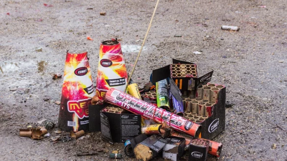 Auch zwei Wochen nach dem Jahreswechsel h&auml;lt gez&uuml;ndetes Feuerwerk die Polizei im Kreis G&uuml;tersloh auf Trab. - &copy; Symbolbild: Pixabay