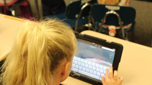 Lage steht beim Thema Digitalisierung an den Schulen laut Verwaltung gut dar. - &copy; April Bryant/Pixabay