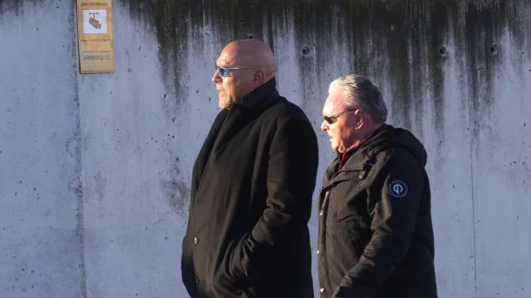 Der Anf&uuml;hrer einer Hells-Angels-Gang, der deutsche Staatsb&uuml;rger Frank Hanebuth (l.) kommt zum Nationalen Gericht in der N&auml;he von Madrid. - &copy; Paul White