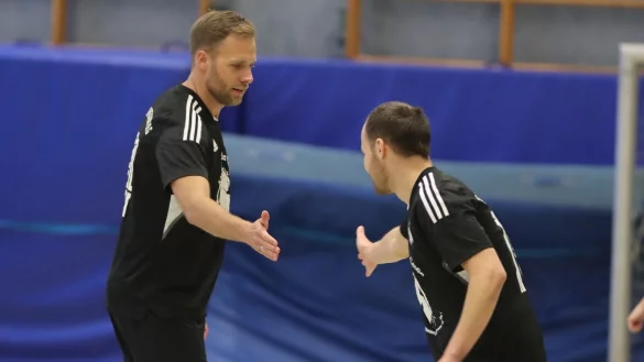 Daniel (links) und Marcel Brinkmann feiern eine gelungene Aktion. Kurz vorher hatte Marcel einen Treffer für Daniel aufgelegt. - © Sebastian Lucas