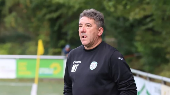 Miron Tadic ist seit f&uuml;nfeinhalb Jahren Trainer beim TSV Oerlinghausen. Wie es im Sommer weitergeht, ist offen. - &copy; Sebastian Lucas