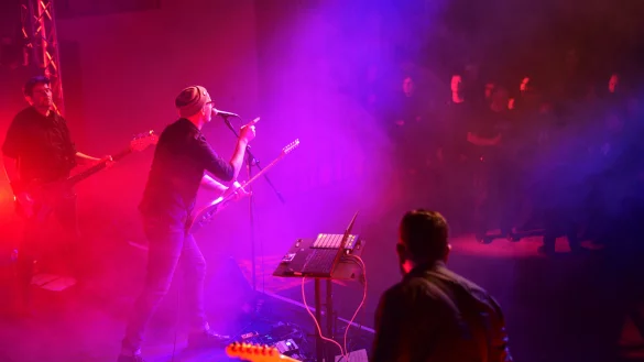 Die Band &bdquo;Phileas Fogg&ldquo; sorgt in der Stadthalle f&uuml;r beste Unterhaltung - &copy; Nicole Ellerbrake