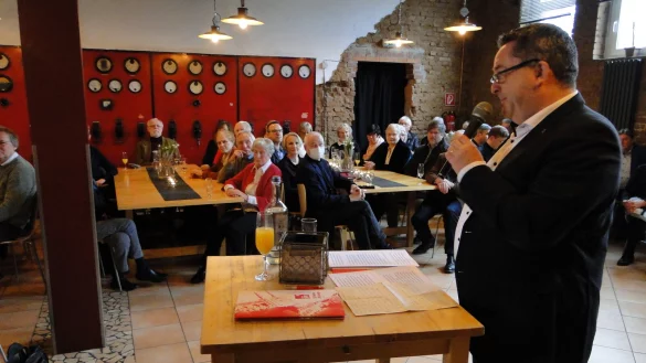 Landrat Dr. Axel Lehmann definiert im "Kesselhaus" vor großem Publikum die Erfolgsbedingungen der SPD Lemgo in ihrer 125jährigen Vereinsgeschichte. (Foto: Hajo Gärtner) - © Hajo Gärtner