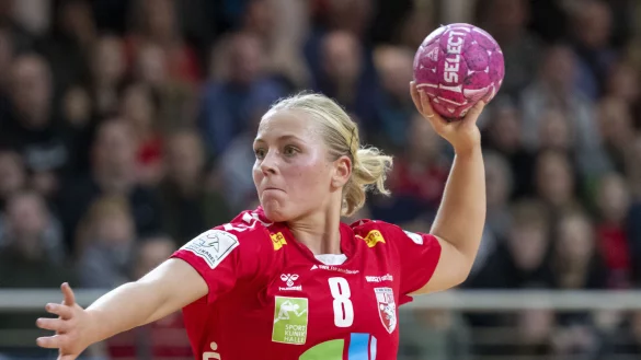 Hier noch im Trikot des SV Union Halle-Neustadt, demn&auml;chst im Dress der HSG Blomberg-Lippe: Rechtsau&szlig;en Judith Tietjen.&nbsp; - &copy; Objektfoto/Ballasch