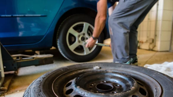 Sommerreifen im Winter k&ouml;nnen gef&auml;hrlich werden. - &copy; Pixabay