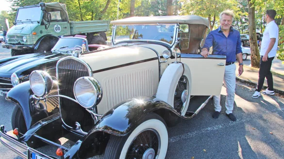 Ein Hingucker ist der Chrysler 75 von 1928, mit dem Ulrich Giers vorf&auml;hrt. - &copy; Dieter Asbrock