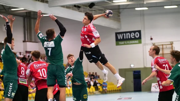 Der &bdquo;Rocketman&ldquo; vom Team HandbALL, Thomas Houtepen, hebt ab. Foto: J&ouml;rg Hagemann - &copy; J&ouml;rg Hagemann