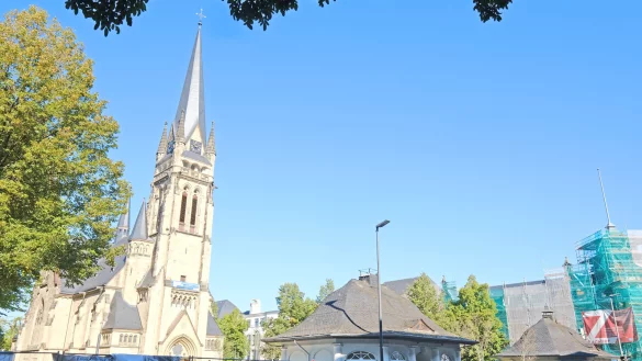 In einem ersten Rutsch werden die beiden Pavillons an der Paulinenstra&szlig;e saniert. In den linken zieht der Friseursalon, der aktuell im Pavillon an der Hermannstra&szlig;e residiert. Dort soll dann ein Kiosk einziehen - wegen der N&auml;he zum Spielplatz. - &copy; Sven Koch