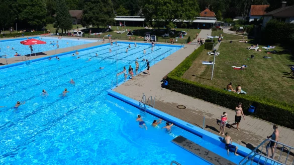 8,6 Millionen Euro w&uuml;rde der Komplettumbau des Freibads Schwarzenbrink kosten. Die Stadt willd as Projekt angehen - und wenn es eine F&ouml;rderzusage gibt, stehen die Chancen f&uuml;r die Umsetzung gut. - &copy; Sven Koch