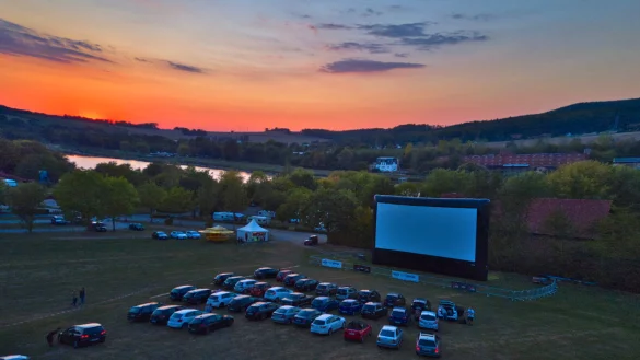 Nach zwei Jahrenpause geht es wieder los - das Autokino am Schiedersee. - &copy; Wolfgang Furmanski