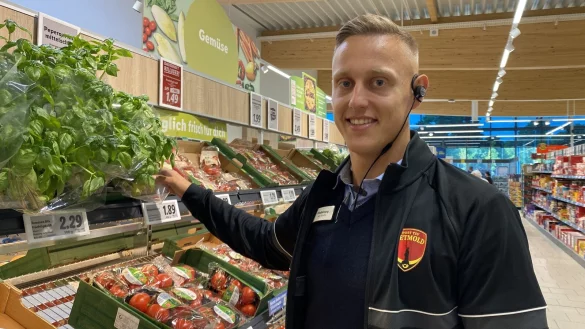 Thomas Specht vom Post-TSV Detmold arbeitet als Filialleiter im Lidl in Lage. - &copy; Sebastian Lucas