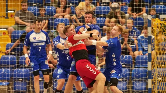 Anpacken erlaubt: Isaias Guardiola (von links), Lukas Hutecek, Jan Brosch und Niko Blaauw sollen sich in der Abwehr wehren. Foto: J&ouml;rg Hagemann - &copy; J&ouml;rg Hagemann