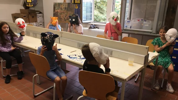 Masken-Workshop Weserrenaissance Museum 2022 - &copy; Weserrenaissance-Museum