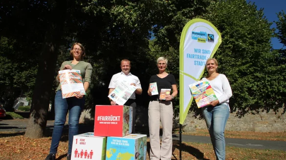 Sie stellen das Programm der dritten Kalletaler Nachhaltigkeitswochen in der zweiten Septemberh&auml;lfte vor: Klimaschutzmanagerin Henrike Sieker (von links), B&uuml;rgermeister Mario Hecker, Gleichstellungsbeauftragte Sabine Kregel-Richert und Fairtrade-Town-Koordinatorin Corinna Will. - &copy; Jens Rademacher