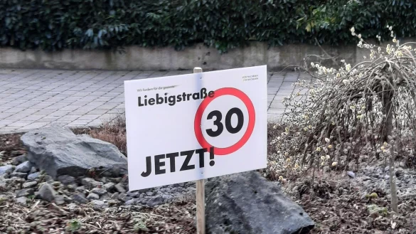 Eine klares Statement von Anwohnern der Liebigstra&szlig;e, die gerne "Tempo 30" auf der Stra&szlig;e vor ihrem Haus sehen w&uuml;rden. - &copy; B&uuml;rgerinitiative Lebenswerte S&uuml;dstadt Lemgo