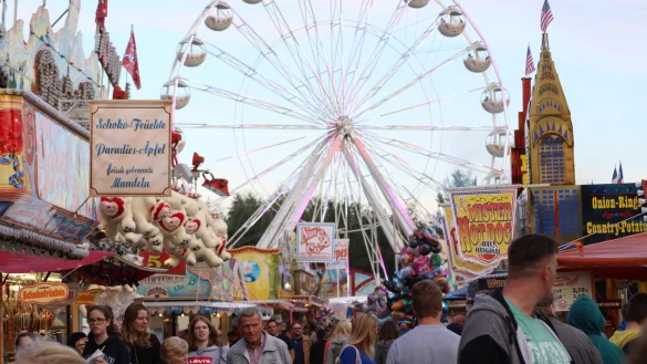 Reinholdi geht in diesem Jahr mit knapp 300 Beschickern an den Start. Die Wetteraussichten versprechen zumindest am Freitag ebenso gut zu werden, wie auf diesem Foto aus 2017. - &copy; Archivfoto: Sandra Castrup